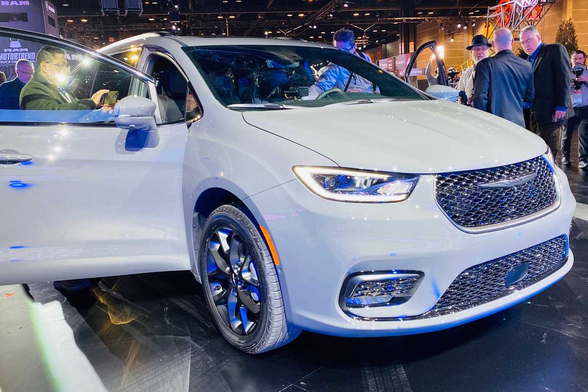 Chicago Auto Show 2020 / Chrysler 2021 Pacifica Press Release