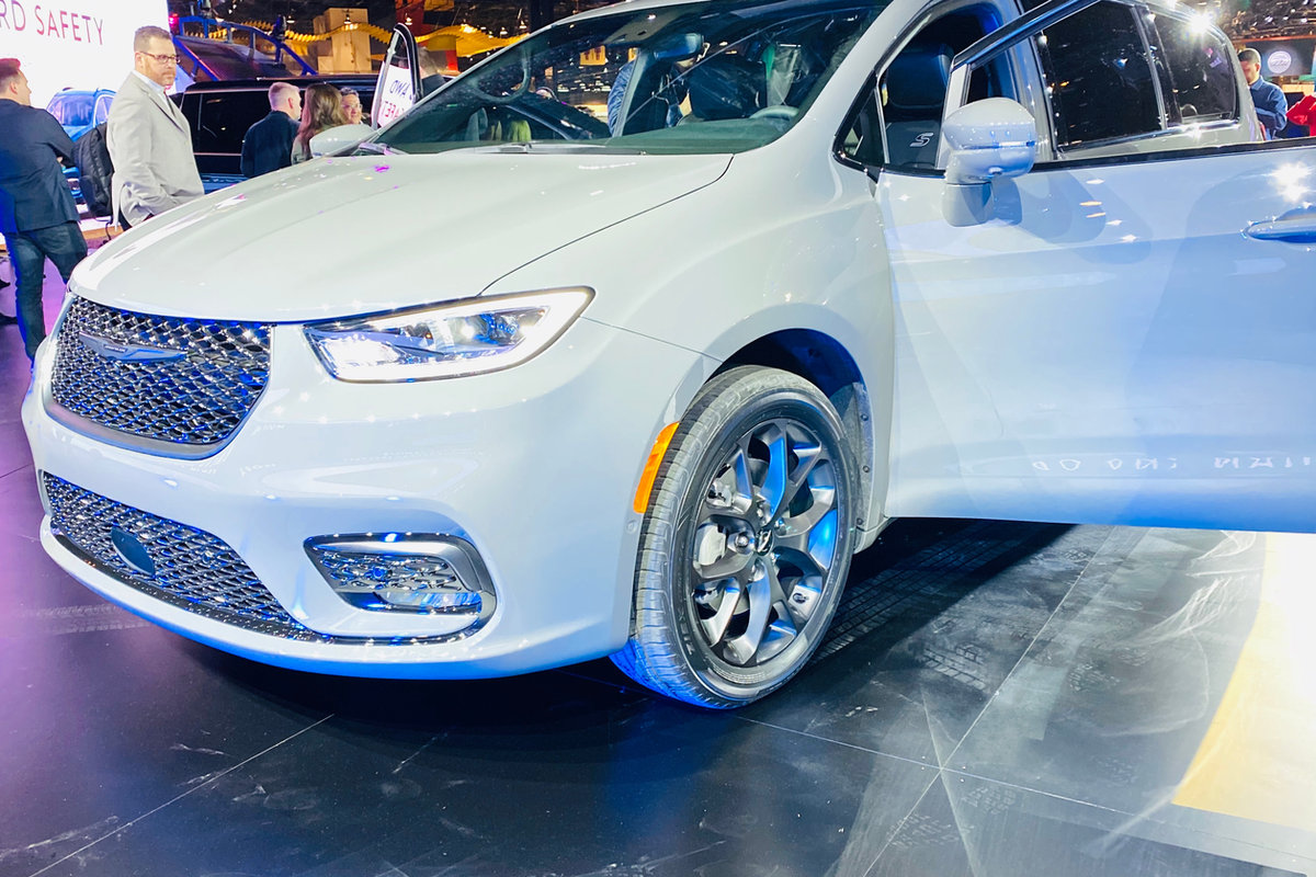 Chicago Auto Show 2020 / Chrysler 2021 Pacifica Press Release