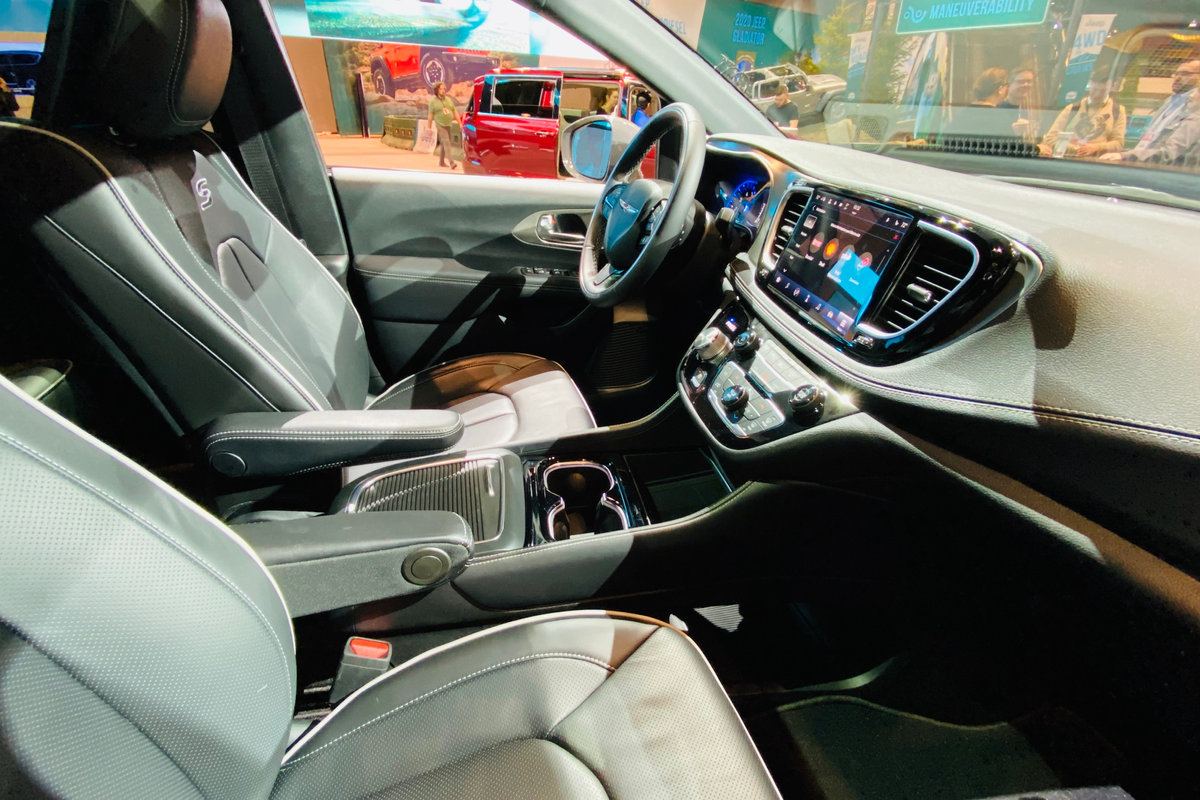 Chicago Auto Show 2020 / Chrysler 2021 Pacifica Press Release