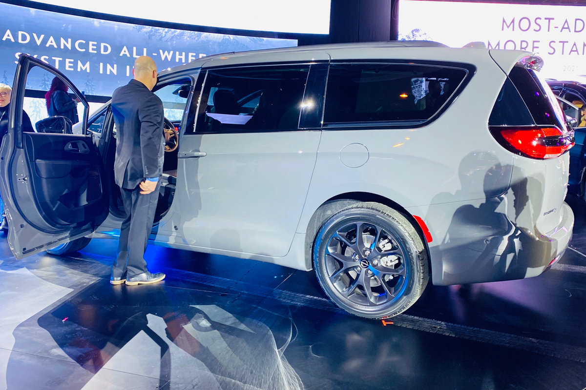 Chicago Auto Show 2020 / Chrysler 2021 Pacifica Press Release