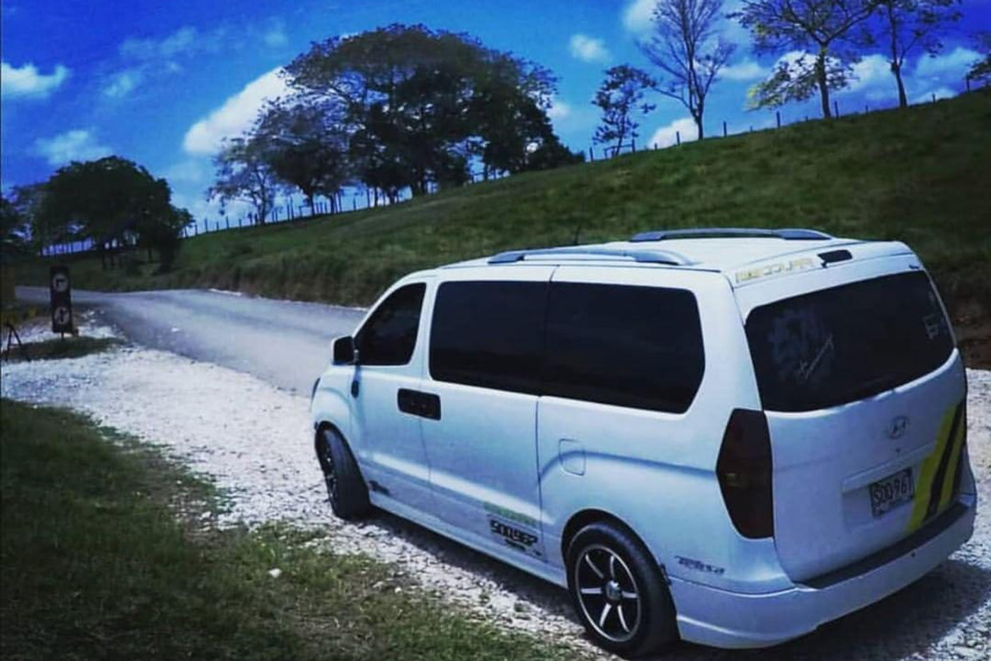 Random: Hyundia Starex