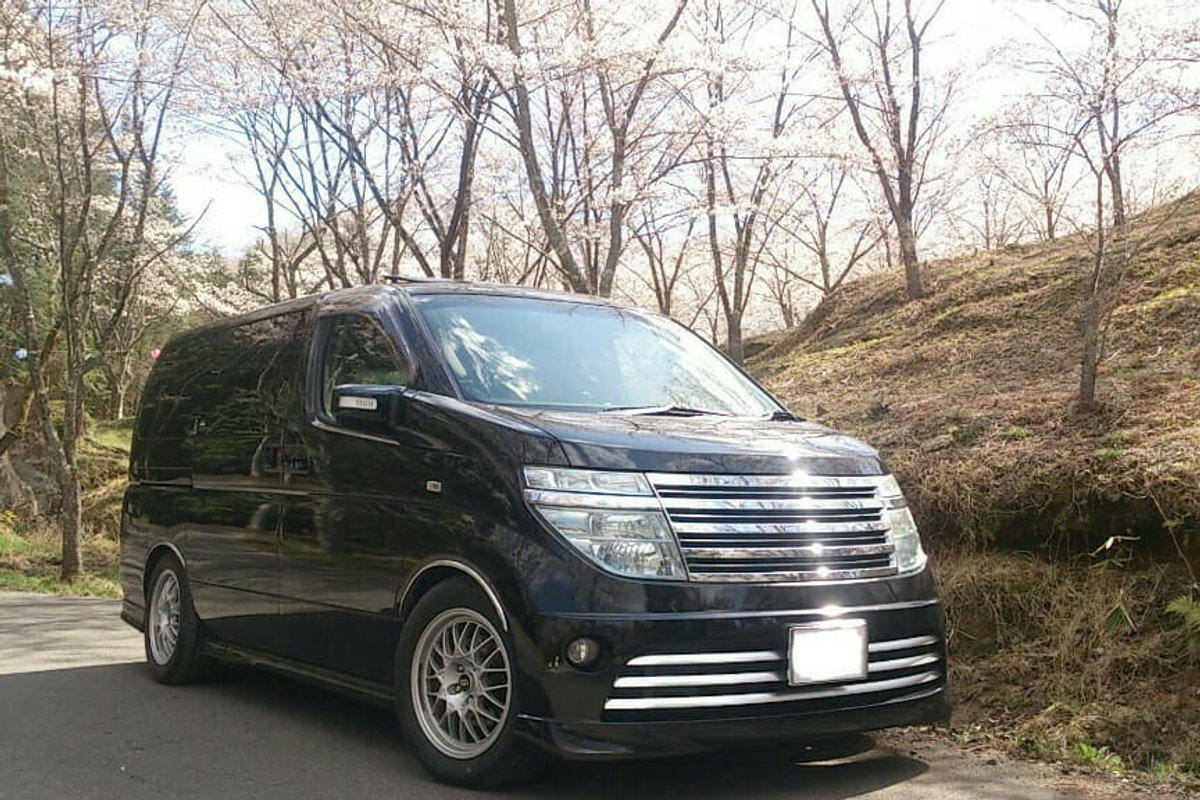 Spotlight: Sakura Nissan Elgrand Autech Rider