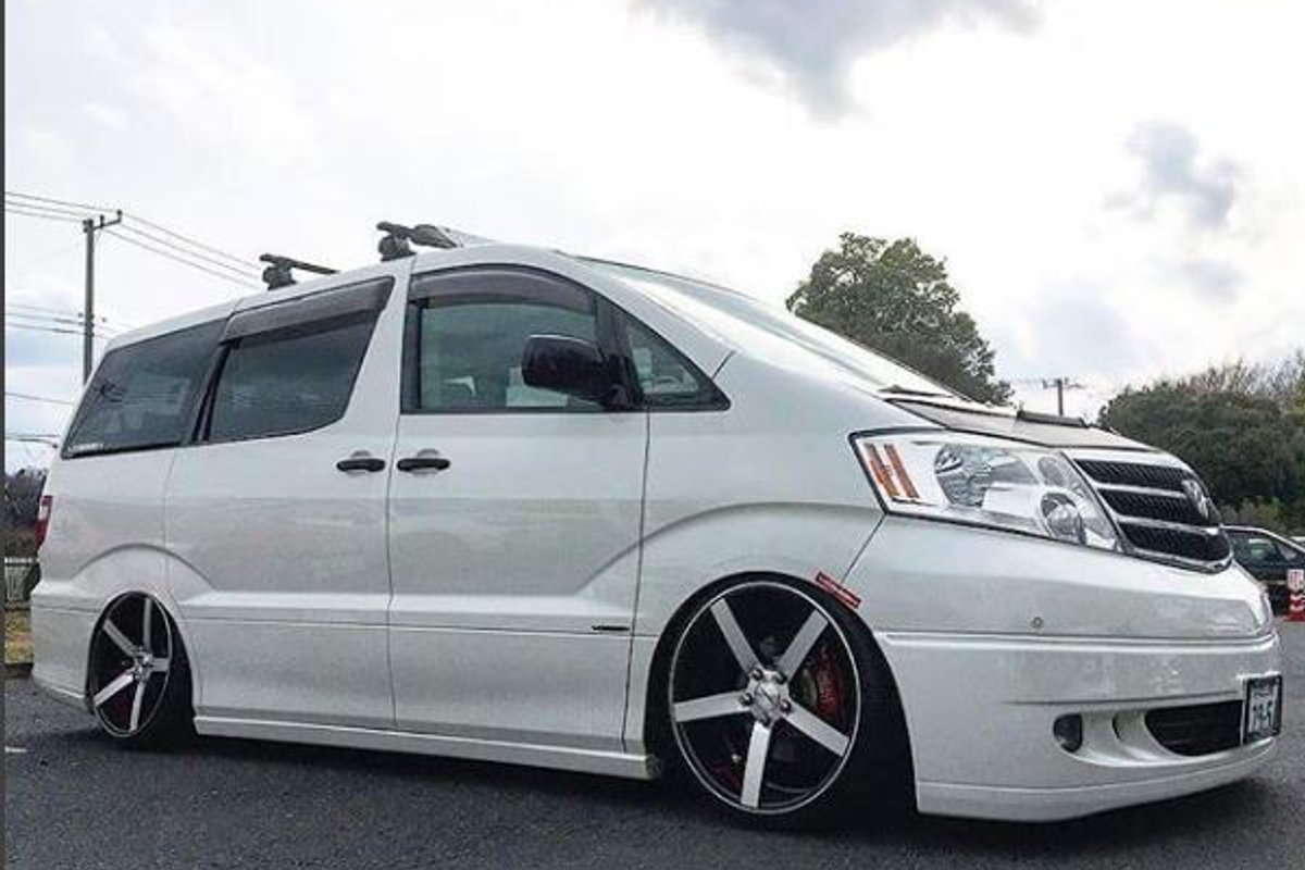 Spotlight: Tomo-san's H10 Toyota Alphard